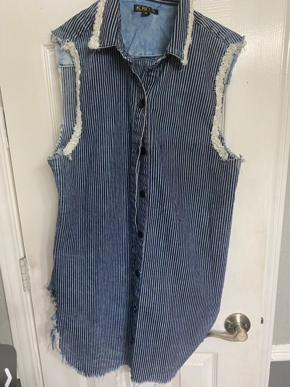 Kroix Sleeveless Blue Striped Button-Down Shirt